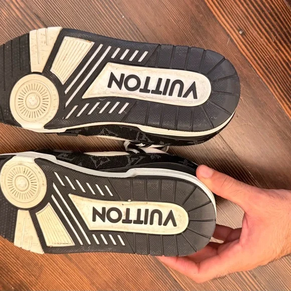 Louis Vuitton LV Trainer Sneaker Black/White – Men’s Size 8 - Picture 5 of 6